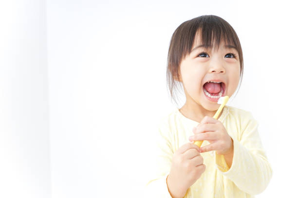 子どもの歯医者デビューはいつから？遅くなったときの影響や受診のポイント